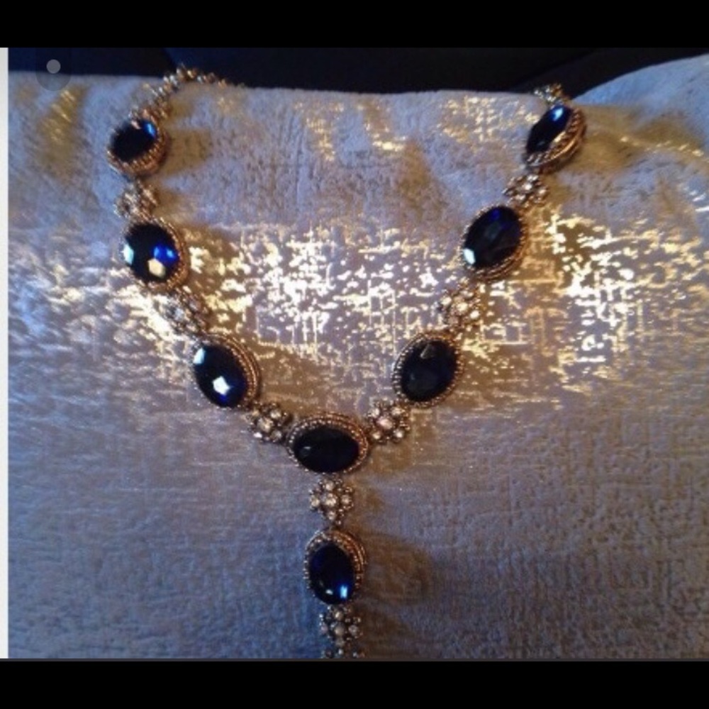 Safire stones beautiful necklace
